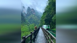 لحظه جا به جایی ایستگاه اتوبوس ۳۰ هزار تنی در چین + فیلم