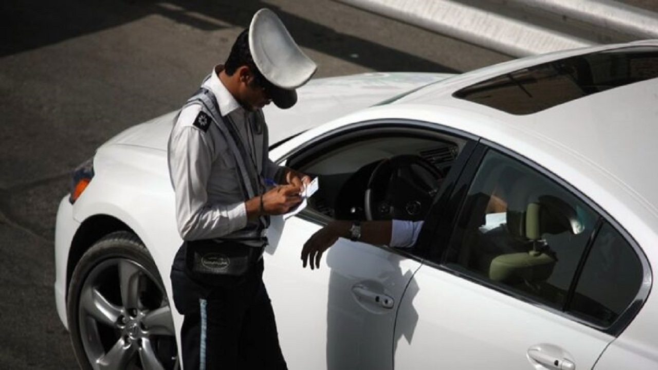 برچسب دودی شیشه خودرو در صورت مانع دید ممنوع است
