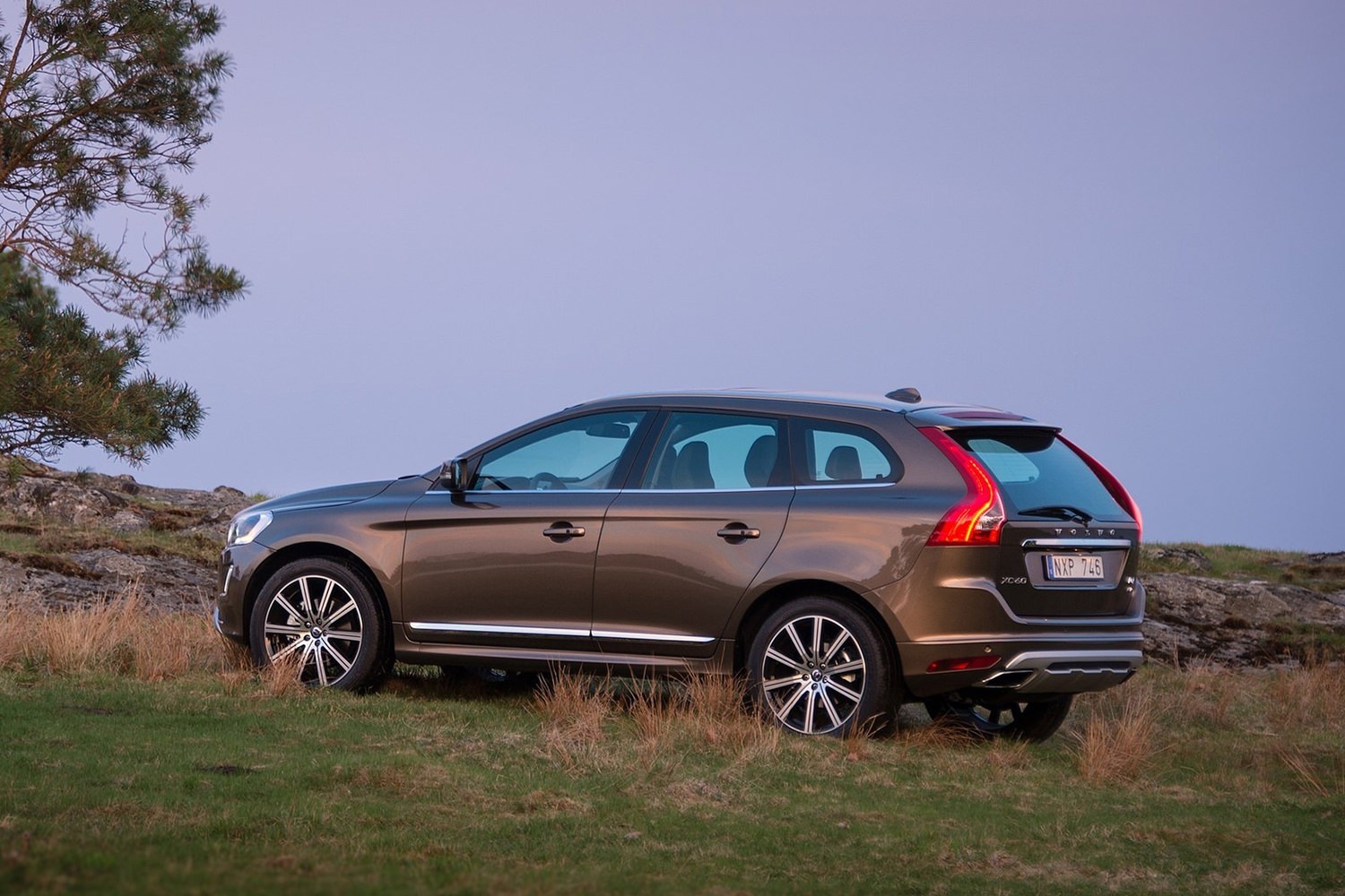 مقایسه فولگس واگن تیگوان با ولوو XC60 + مشخصات فنی
