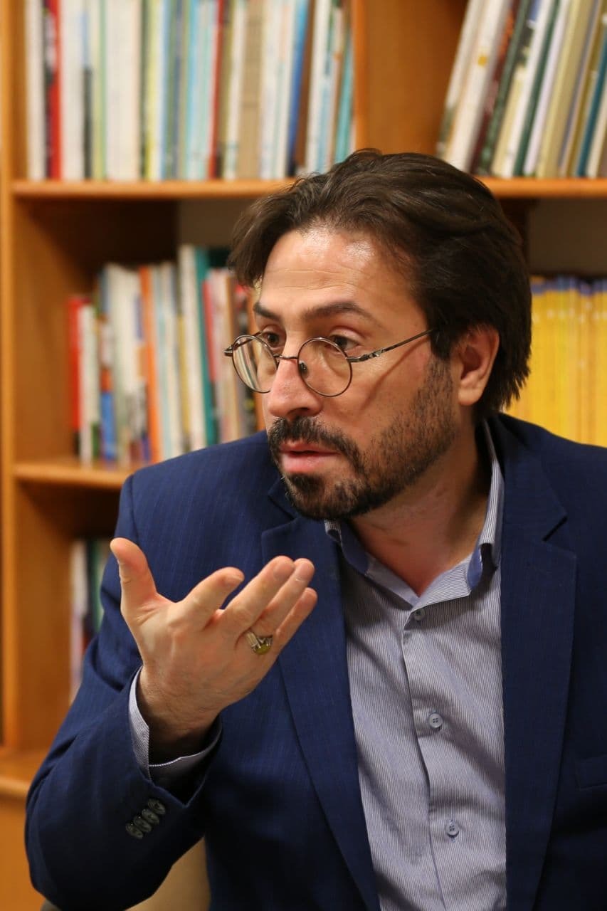 هنر انقلاب اسلامی باعث ماندگاری اندیشه&zwnj;ها می&zwnj;شود/ چرا در این ۴ دهه فقط یک آوینی پرورش دادیم؟