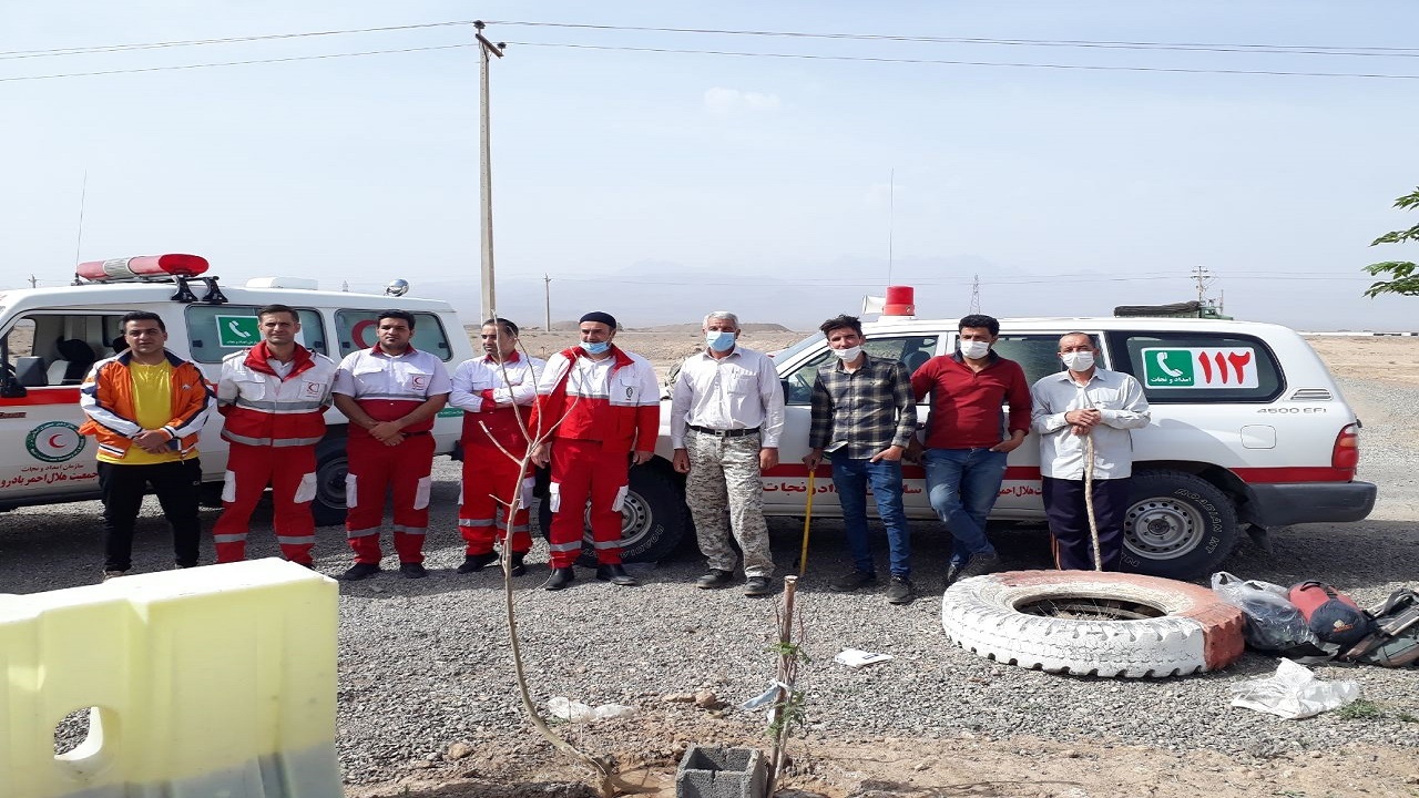نجات دو گردشگر گرفتار در کویر بادرود