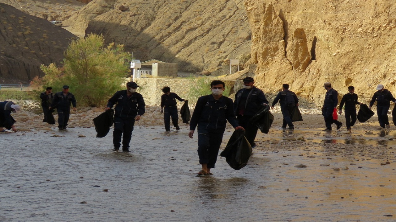 پاکسازی مسیر رودخانه چشمه علی طبس
