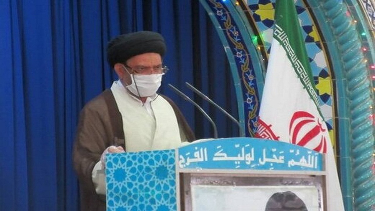 یک قاضی از امام جمعه دیر شکایت کرد
