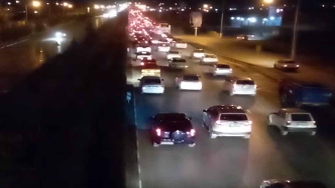 ترافیک سنگین خودروها و ازدحام زائران در مشهد + فیلم