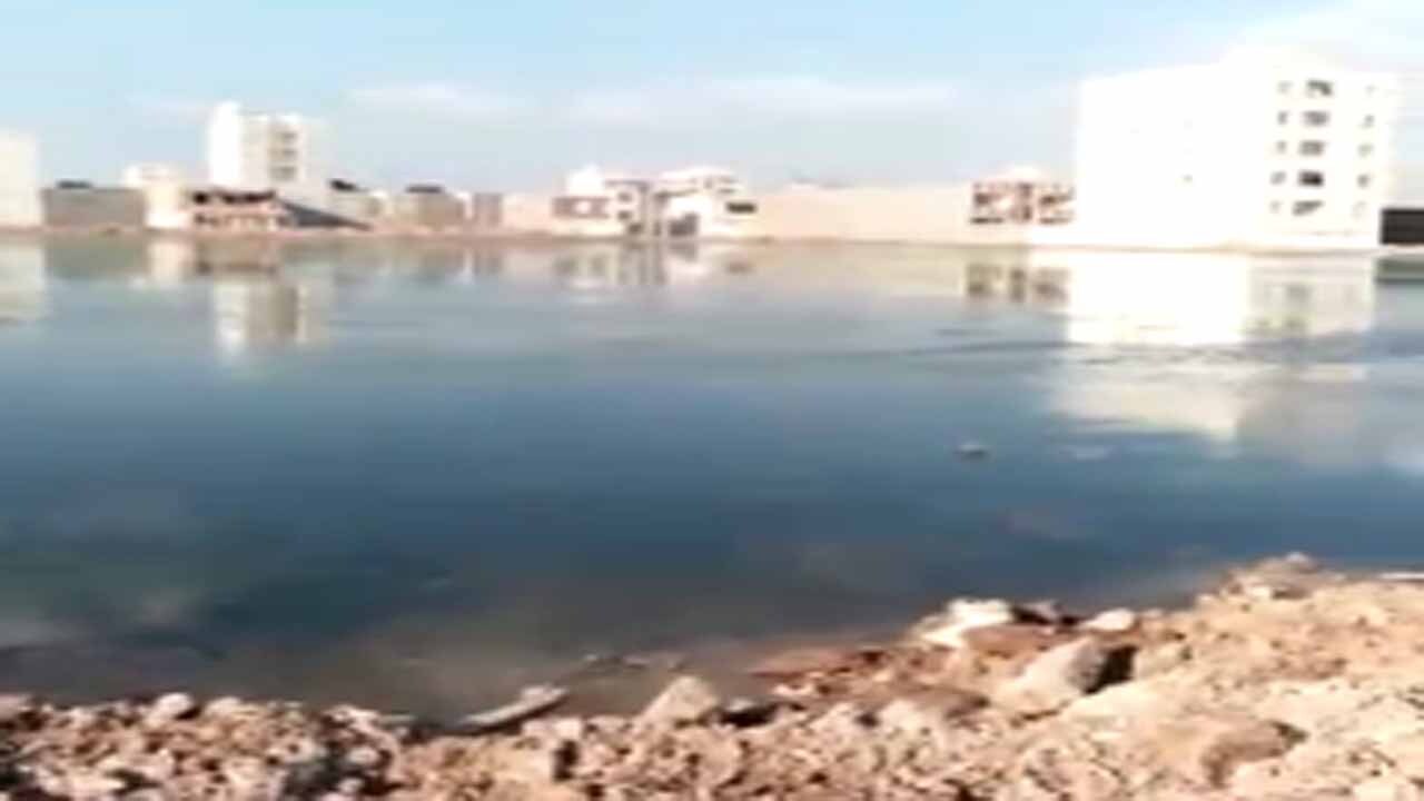 خیابان‌های کیانشهر مملو از فاضلاب است + فیلم