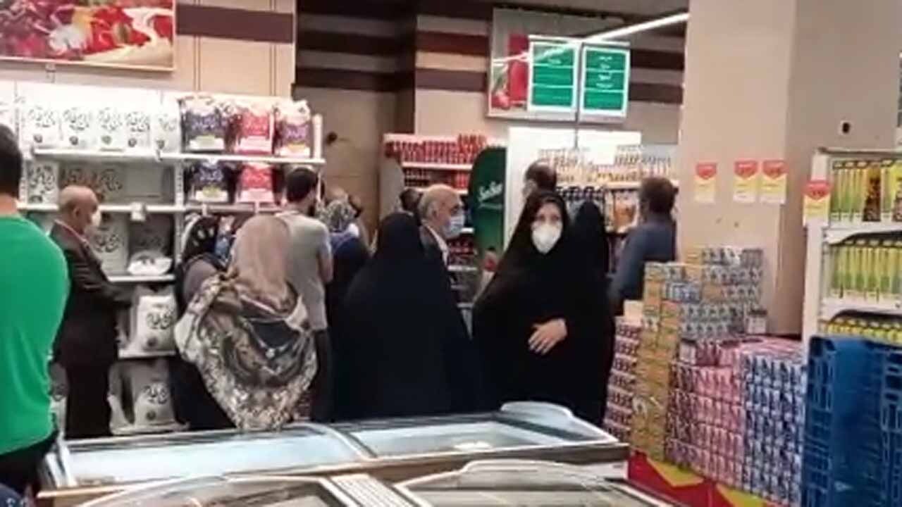 صف تهیه شکر در شرایط قرمز کرونایی + فیلم