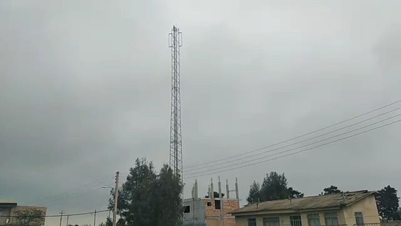 گلایه از نصب دکل نیمه کاره در روستای اودک دوجی + فیلم