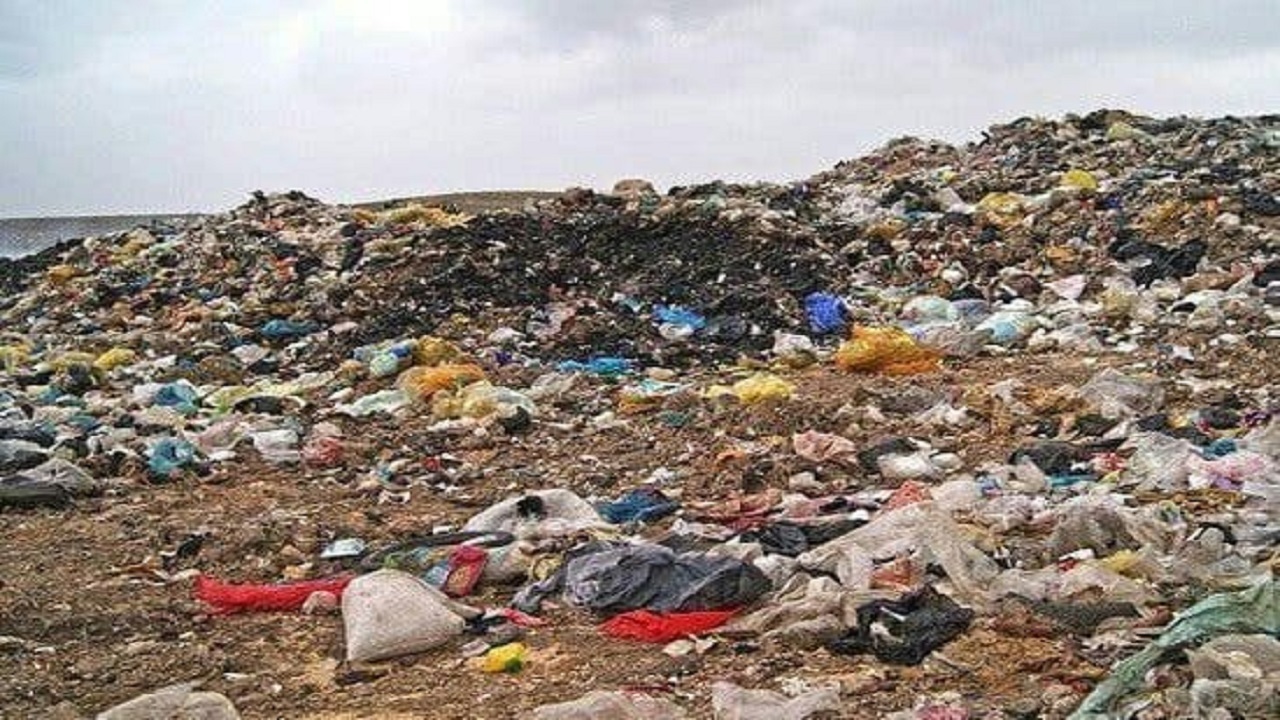 دپوی زباله های رها شده در جاده ماهدشت + فیلم