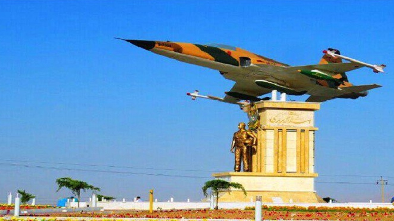 خلبانی که پس از ۲۲ سال پرواز به خانه‌اش بازگشت + تصاویر