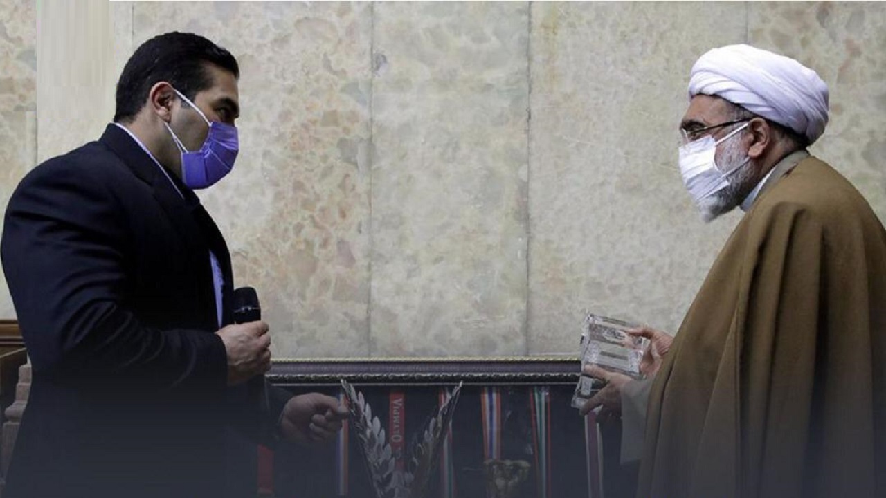 اهدای مدال‌های قهرمان پرورش اندام به موزه آستان قدس رضوی