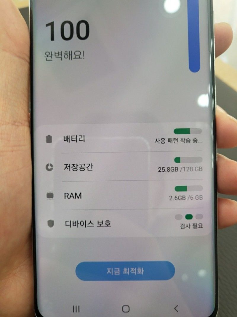 لو رفتن تصاویر Galaxy A82 5G هنگام باز کردن جعبه