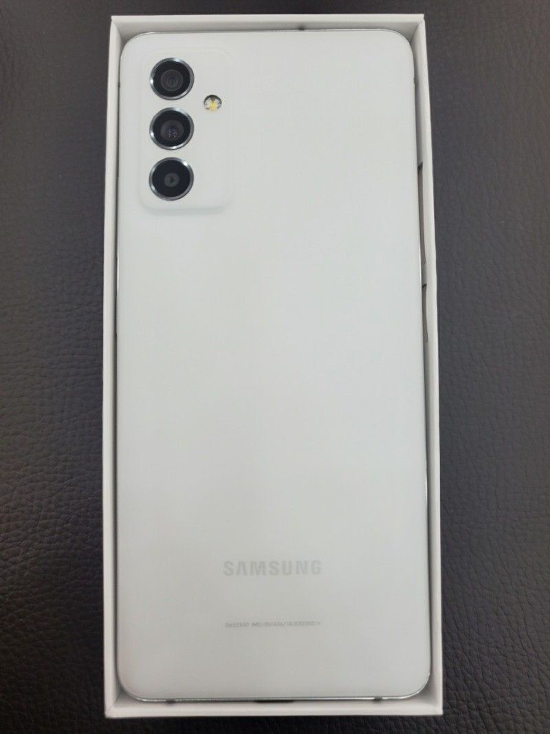 لو رفتن تصاویر Galaxy A82 5G هنگام باز کردن جعبه