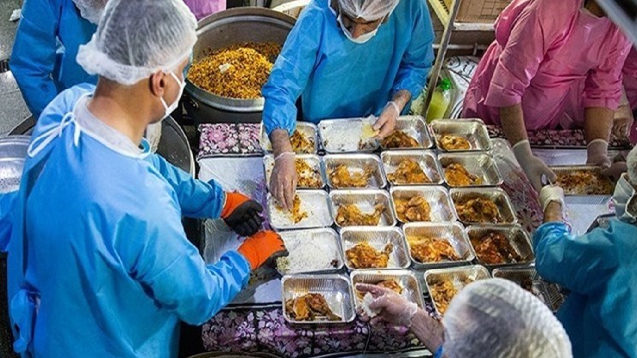 ۳۱۳ هزار پرس غذای گرم و سبد کالا بین نیازمندان قزوینی توزیع می شود