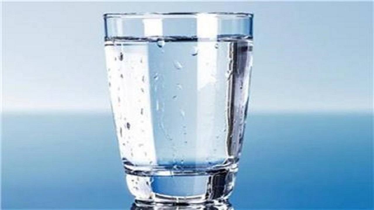 خطرات قرار دادن لیوان آب کنار رختخواب هنگام خواب
