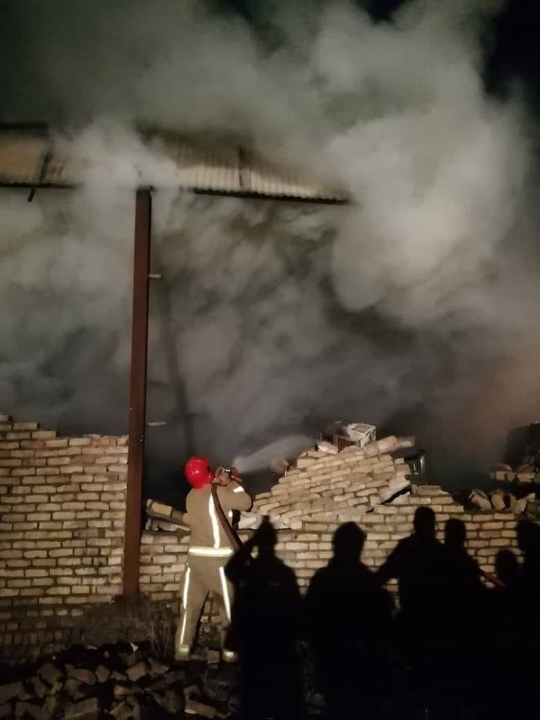 آتش سوزی گسترده یک کارگاه صنعتی در جاده خاوران