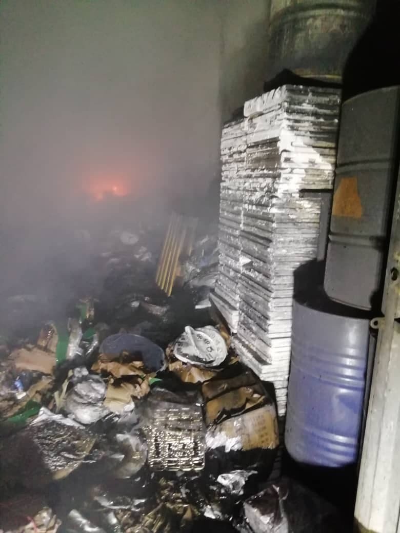 آتش سوزی گسترده یک کارگاه صنعتی در جاده خاوران
