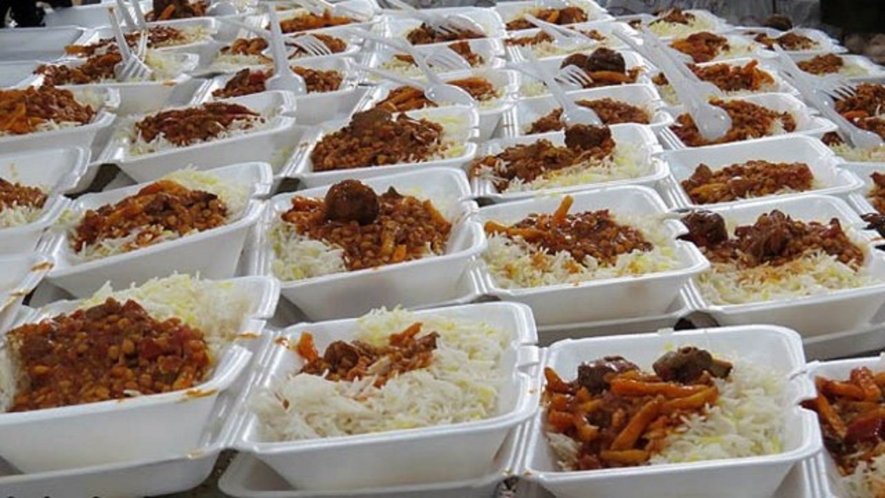 توزیع مواد اولیه بیش از یک میلیون پرس غذای گرم میان نیازمندان خراسان رضوی