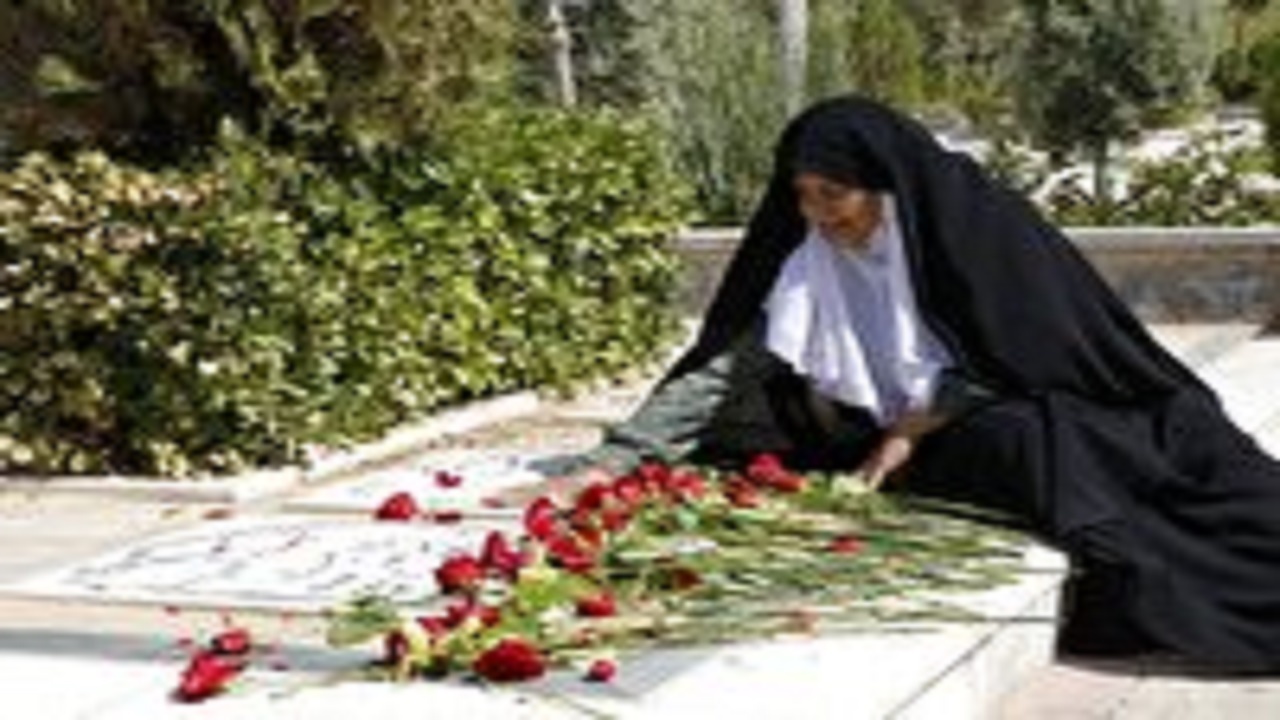 تشییع پیکر مادر ۲ شهید دفاع مقدس در تبریز