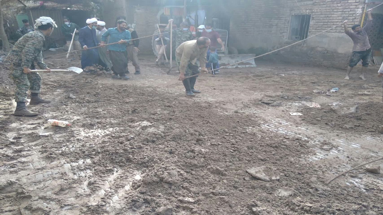 برق وتلفن روستای سیل زده پشوئیه شهداد وصل شد