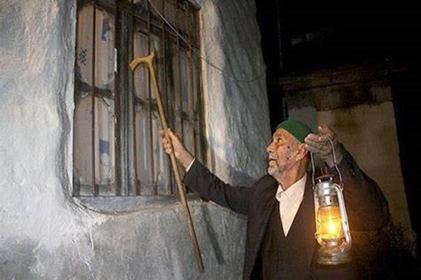 حال و هوای سحر&zwnj;های ماه رمضان در طهران قدیم/راهکار قدیمی&zwnj;ها برای رفع گرسنگی و تشنگی
