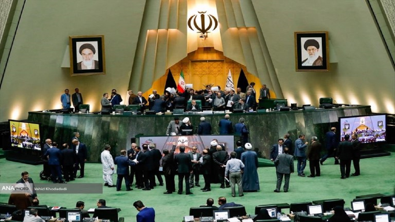 بازار سبزپوش با پررنگ شدن موضوع بورس در جلسات دولت