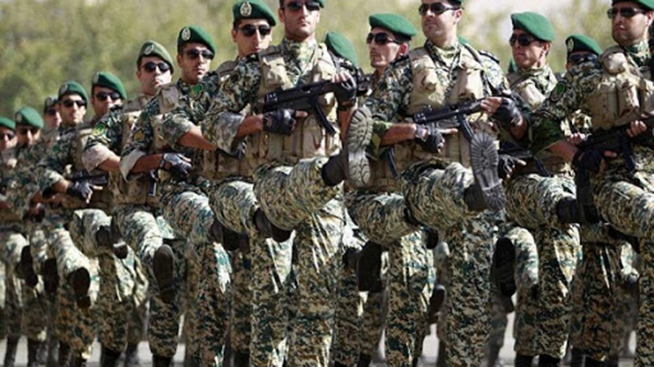 وارد ارتش شدم تا دست منافقین و اشرار از میهنم کوتاه شود