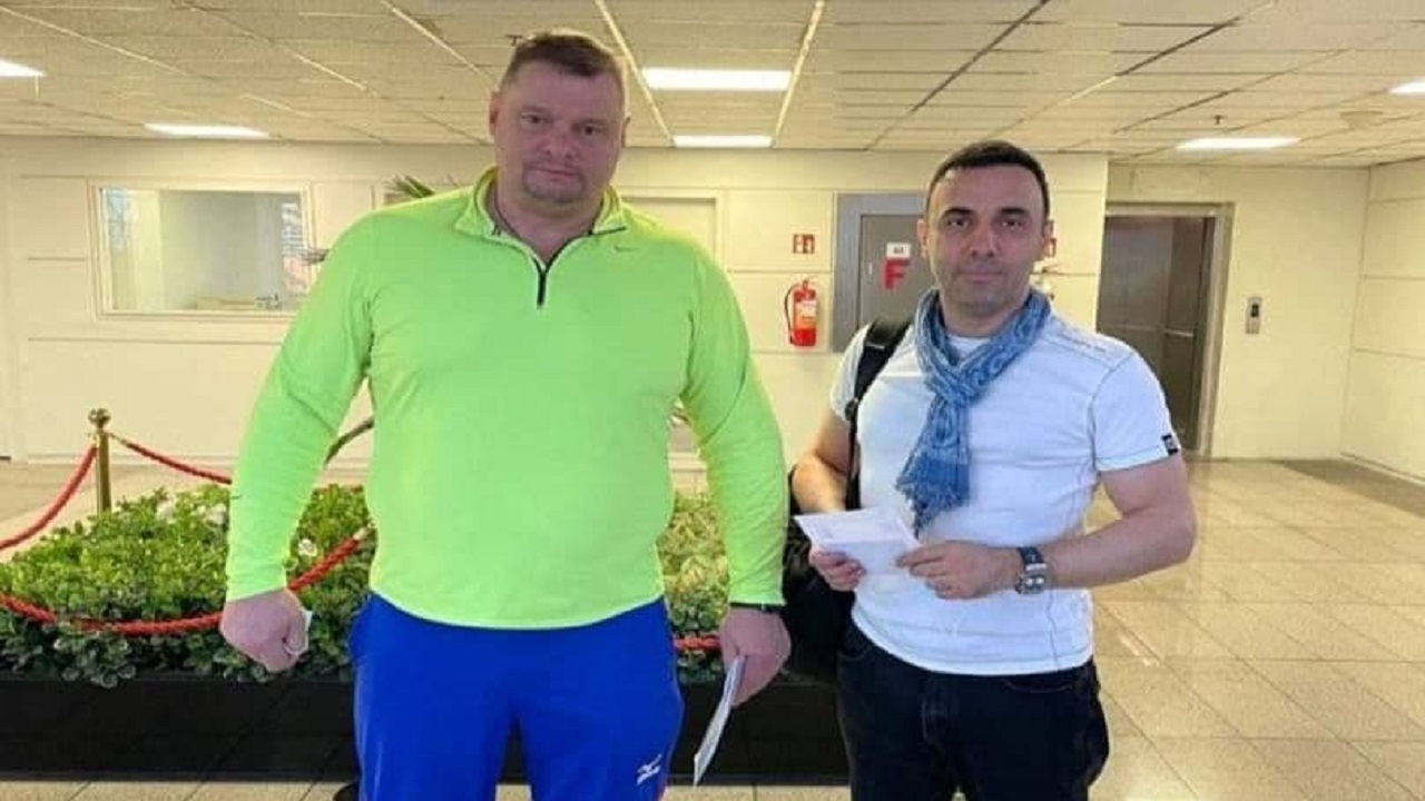 سرمربی تیم ملی والیبال ایران وارد تهران شد