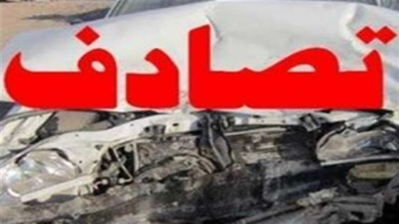 برخورد شدید پراید با تیر چراغ برق در جاده فیروز بهرام