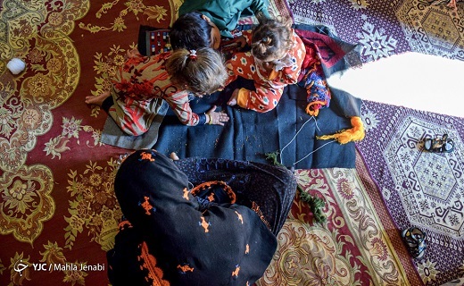 هنری که زمینه اشتغال ۷۰۰ خانم بدسرپرست را فراهم کرد