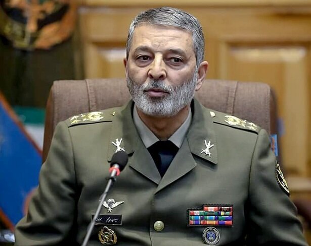 توان پهپادی ارتش، برگ برنده نیروهای مسلح/ ارتش همواره برای مردم و در کنار آنهاست/ وابستگی خود به بیگانگان را با اتکا به توان داخلی قطع کردیم