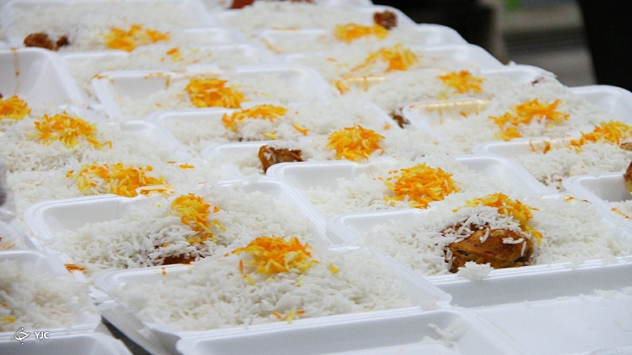 ضیافت همدلی، روشن کردن چراغ رمضان در خانه نیازمندان +تصاویر