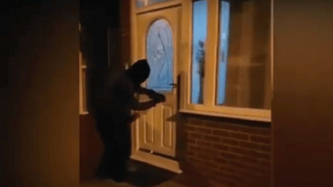 دزدی که از سرقت پول های مسجد پشیمان شد + فیلم