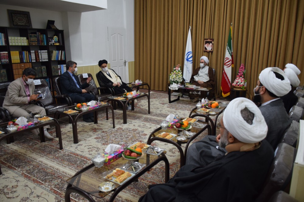 دیدار نوروزی جمعی از مسئولان استان با نماینده ولی فقیه در گیلان دیدار نوروزی جمعی از مسئولان استان با نماینده ولی فقیه در گیلان