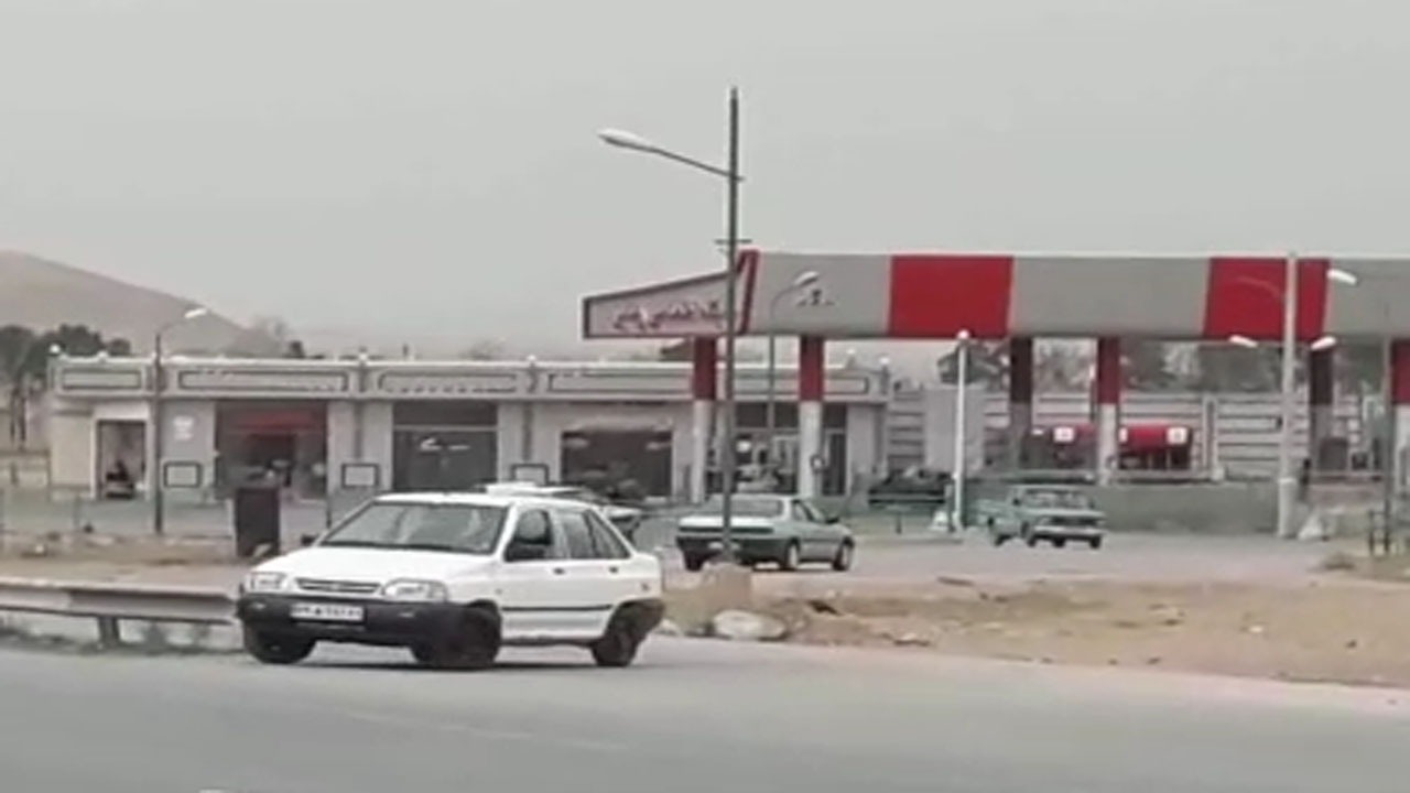 گلایه از وضع نامناسب خروجی پمپ بنزین مینادشت + فیلم