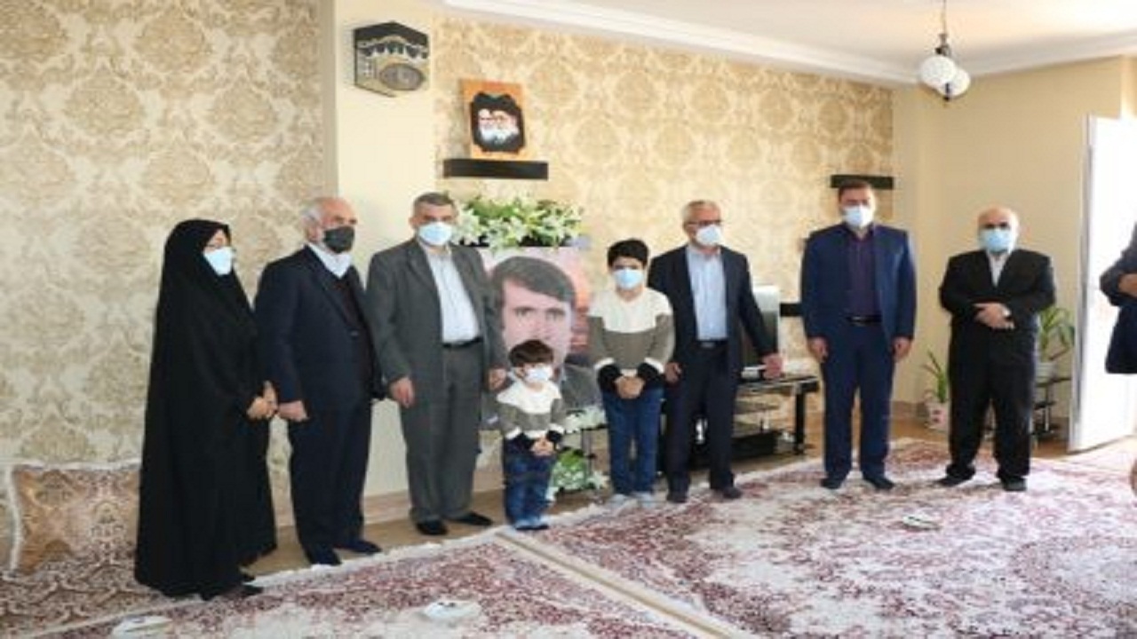 دلجویی ایرج حریرچی از خانواده شهید مدافع سلامت کهگیلویه و بویراحمد