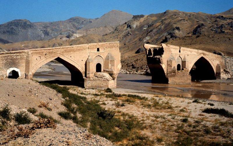 دیدنی&zwnj;های شهرستان میانه؛ از مسجد سنگی صفوی&zwnj;ها تا آبشار بلوکان + تصاویر