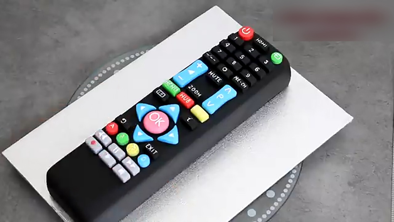 پخت کیک به شکل کنترل تلویزیون + فیلم
