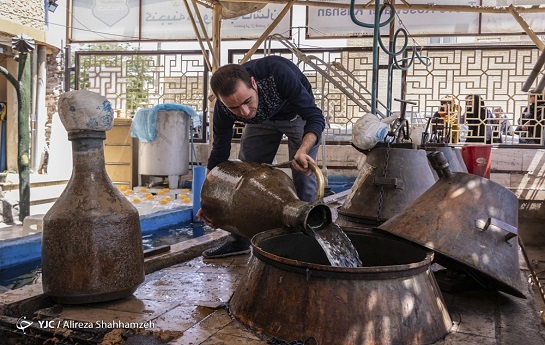 آیا ایام گلابگیری پای گردشگران را به کاشان باز می&zwnj;کند؟ /مسئولان تعلل کنند تجربه سفر نوروز&zwnj;های تکرار می&zwnj;شود