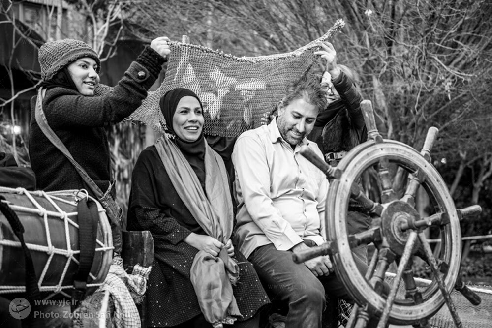چرا کمبود سالن، فرصتی برای تئاتر خیابانی نباشد؟