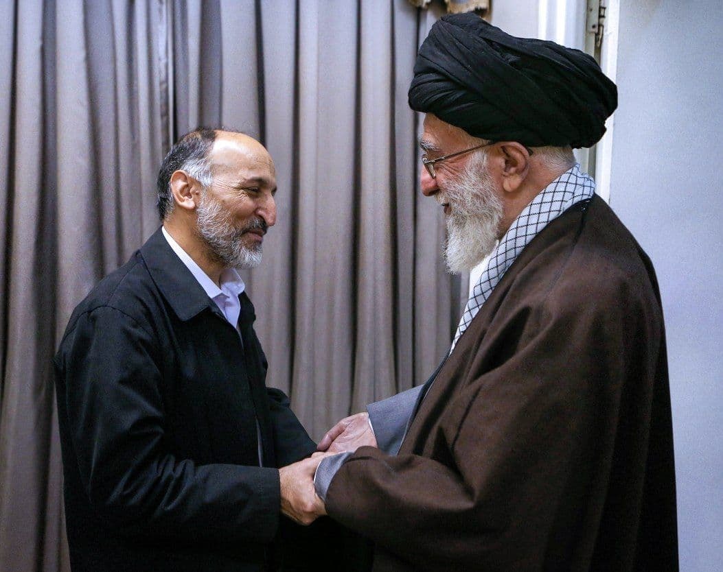 سردار حجازی در کنار رهبر انقلاب