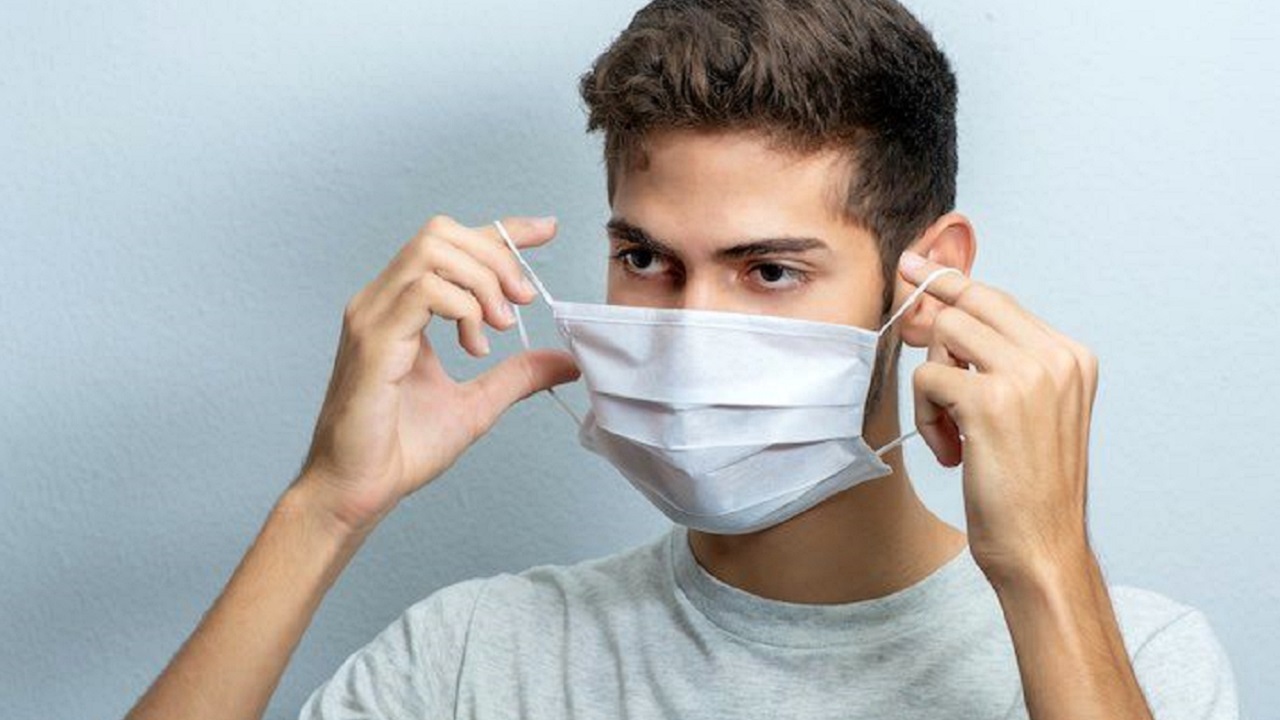 خلاقیت یک مغازه‌دار اصفهانی و دعوت مشتریانش به استفاده از ماسک +عکس