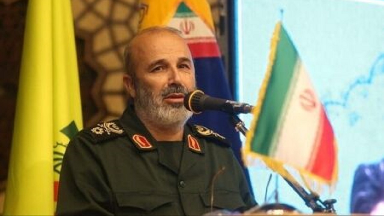 تصویر سردار فلاح زاده در کنار رهبر معظم انقلاب در سال ۱۳۸۶
