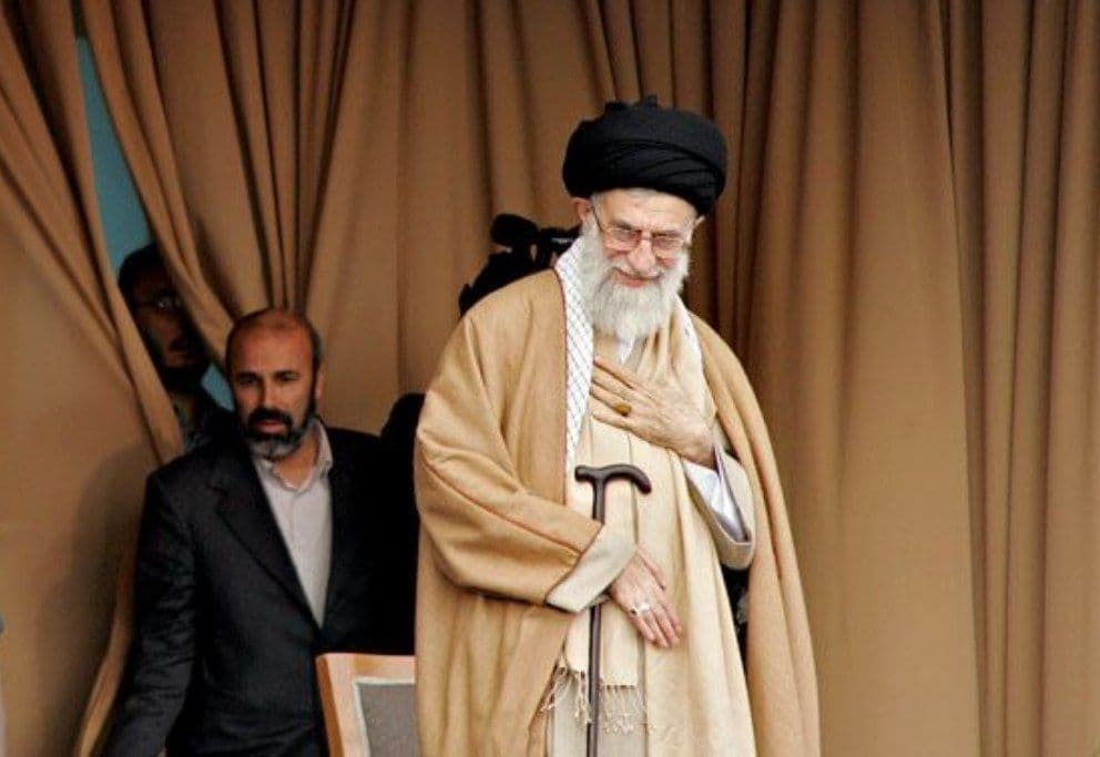 سردار فلاح زاده در کنار رهبر معظم انقلاب در سال ۱۳۸۶ + عکس