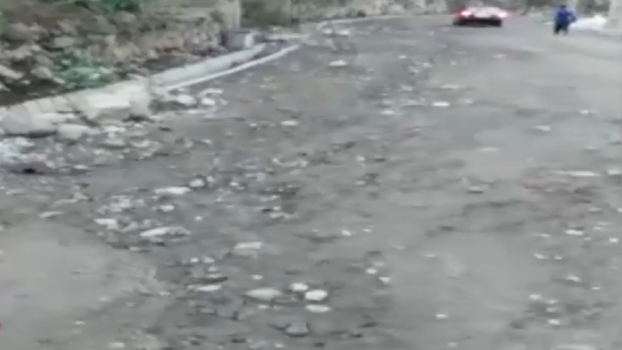نامناسب بودن مسیر روستای آشان شهرستان مراغه/گلایه مردم روستای آشان به گوش مسئولان برسد؟