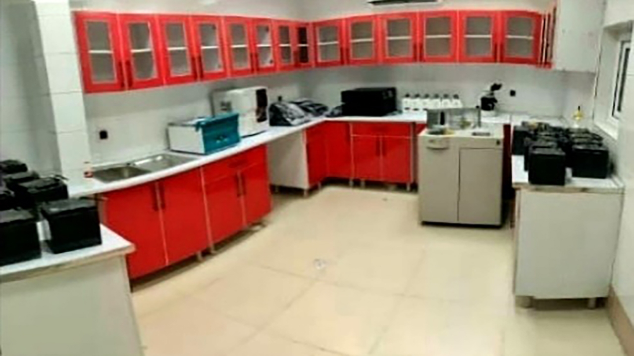 تجهیز آزمایشگاه مرکز خدمات جامع سلامت رمشک