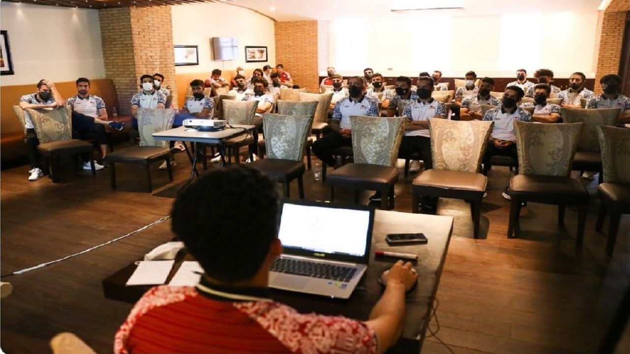 جلسه فنی تراکتوری ها قبل از بازی برابر نیروی هوایی