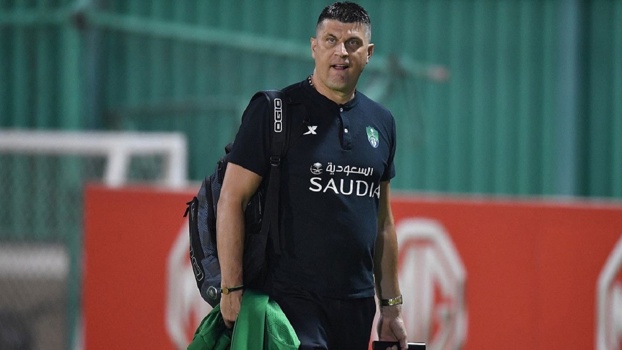 خبر خوش برای استقلالی ها/ باشگاه الاهلی با سرمربی خود قطع همکاری کرد