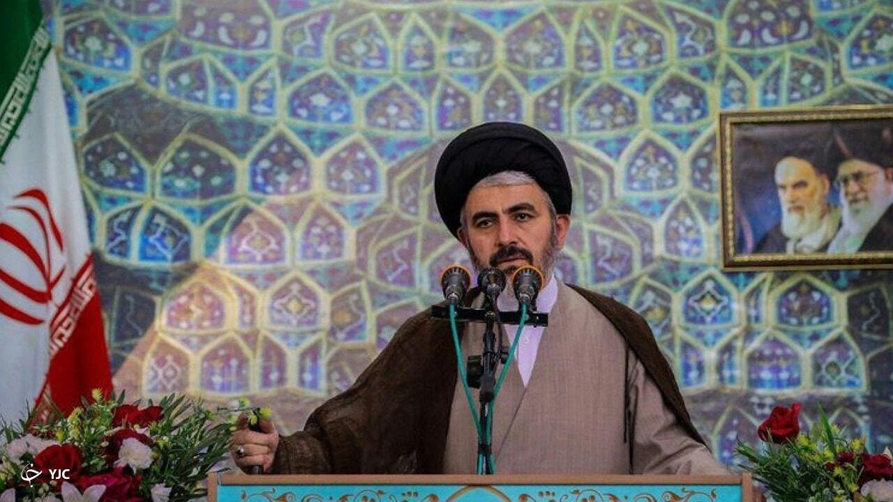 مسئولان باید نظارت کافی بر فضای مجازی داشته باشند