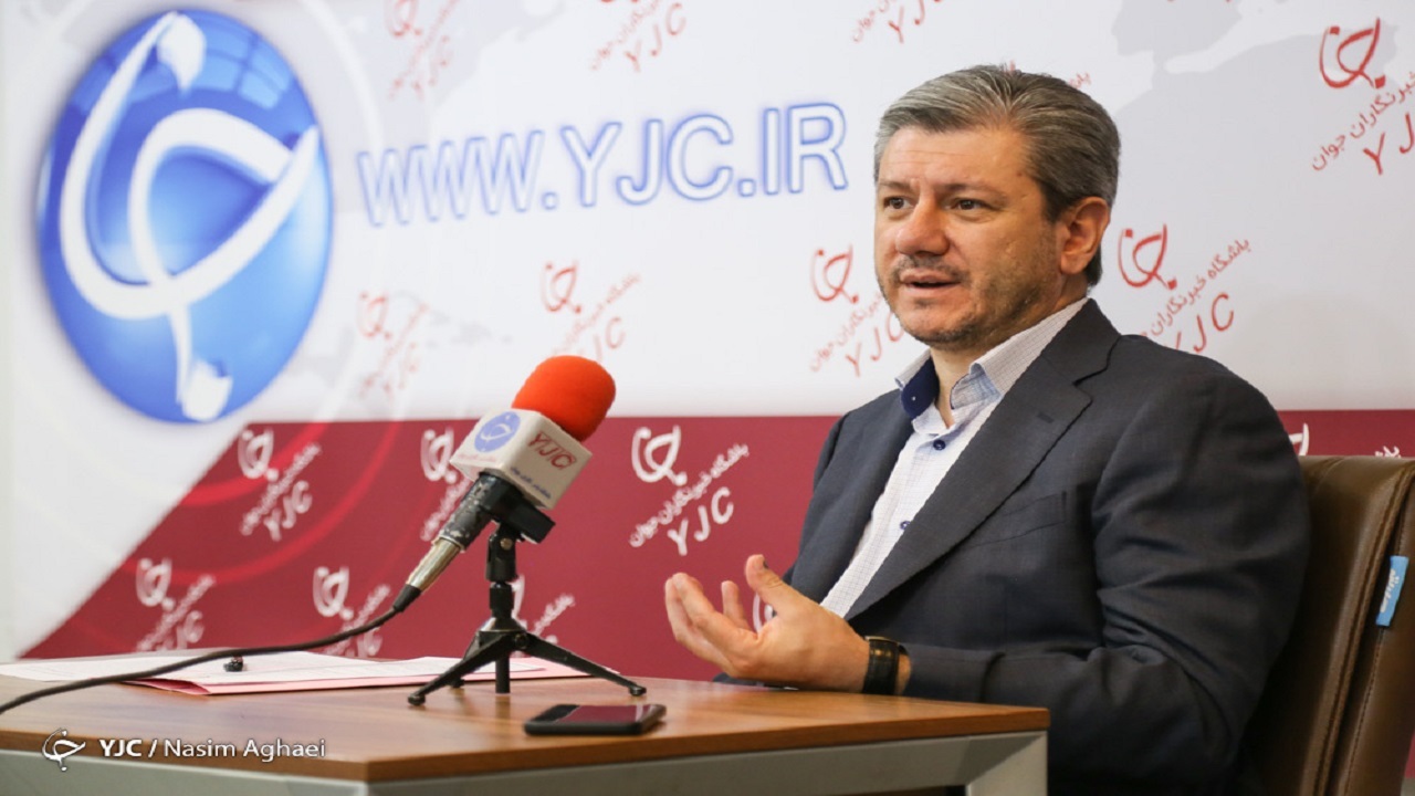 روایتی از فردی که در یک شعبه ۹۰۰ حساب جاری داشت/ بعد از گذشت سال‌ها هنوز درگیر بابک زنجانی هستیم/ بخشی از قاچاق از طریق مجاری رسمی وارد کشور می‌شود/ خیلی از مدیران به خاطر رسانه‌ها از تخلف دوری می‌کنند