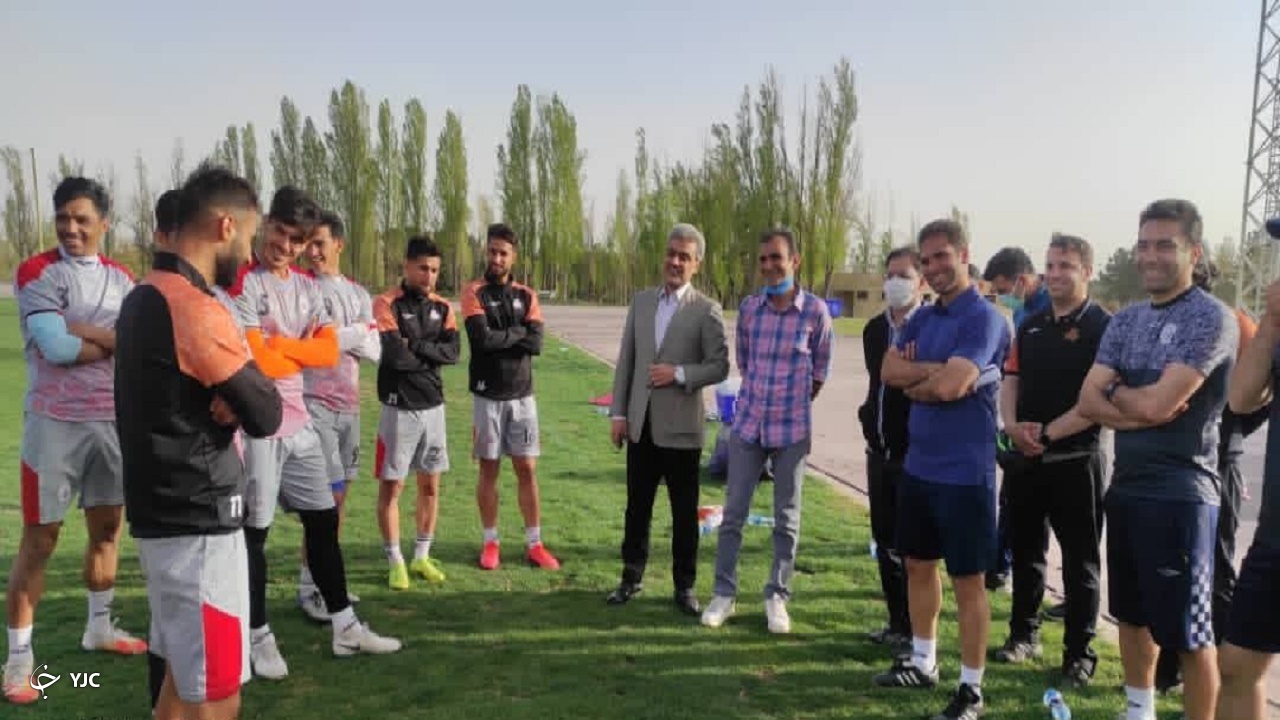 دیدار نوروزی مدیرعامل باشگاه سایپا از تیم فوتبال بزرگسالان